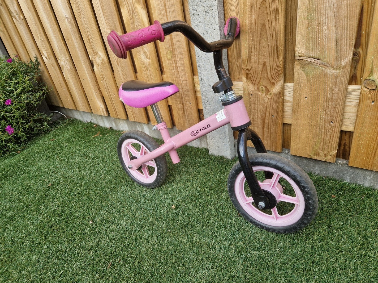 Roze loopfiets voor kinderen - GoCycle, Fietsen en Brommers, Ophalen, Gebruikt, Minder dan 16 inch, GoCycle
