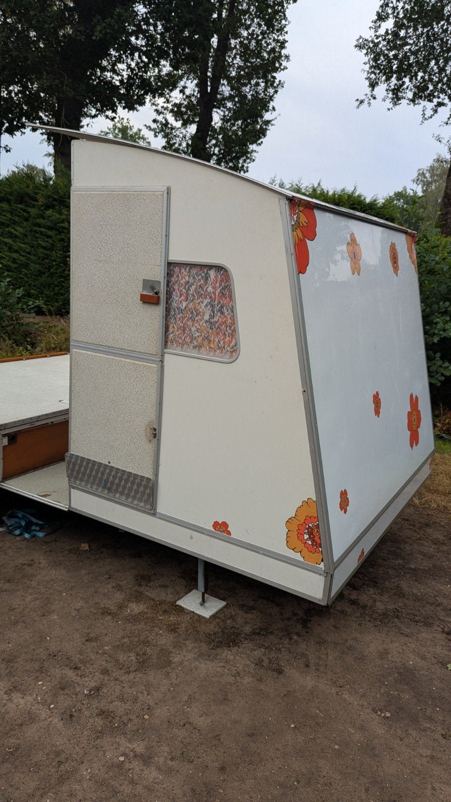 Rapido klapcaravan (1976) bijna alles origineel met veel ext, Ophalen