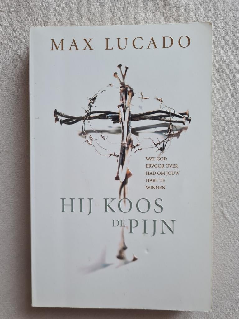Hij koos de pijn, Max Lucado, Ophalen of Verzenden, Zo goed als nieuw, Christendom | Katholiek