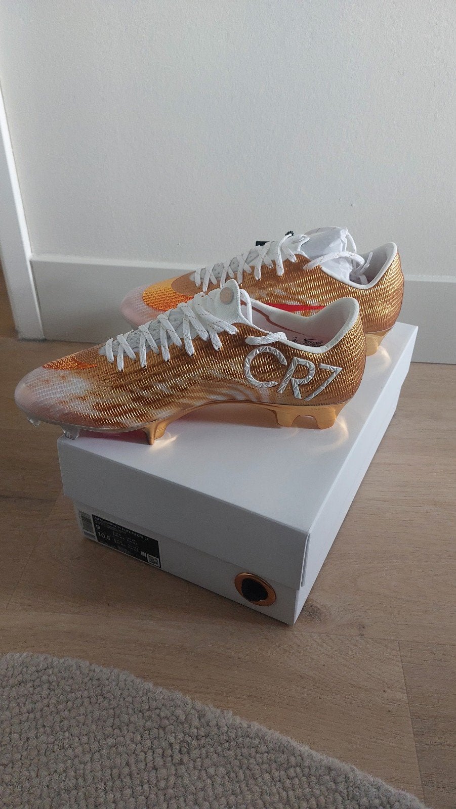 nike mercurial gold scorpion limited collector 42.5 DS, Maat XS of kleiner, Ophalen, Nieuw