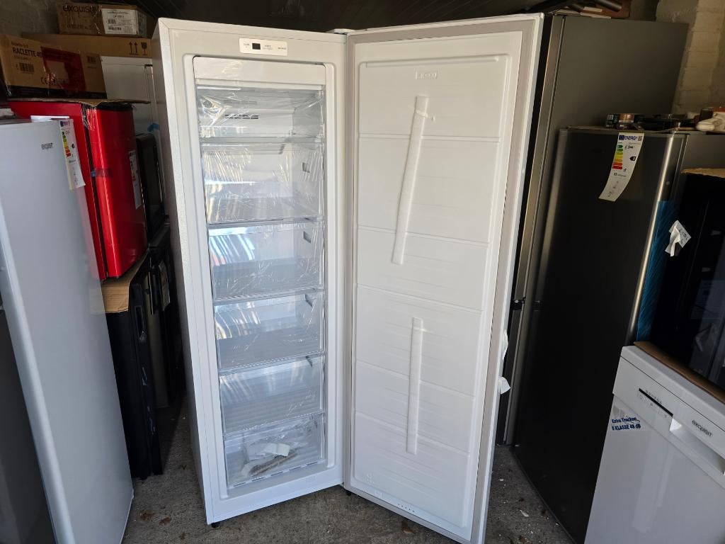 Nieuwe zuinige no frost vrieskast 194 ltr 170x55 cm D klasse, Vrieskast, Nieuw, Minder dan 60 cm, Energieklasse A of zuiniger