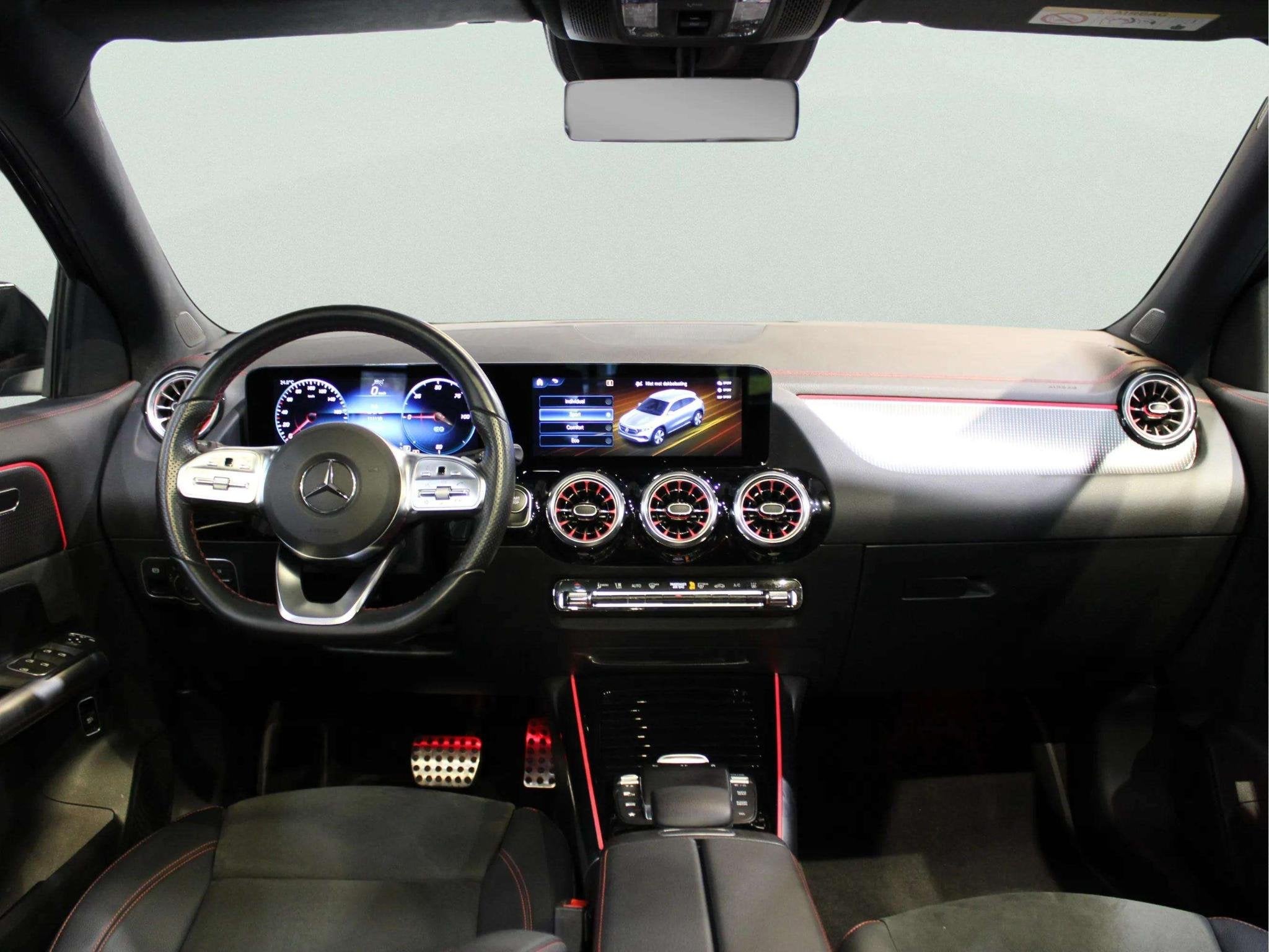 Mercedes-Benz EQA 250+ AMG Line 71 kWh Panorama dak | Trekha, 1940 kg, Gebruikt, Blauw, Leder en Stof