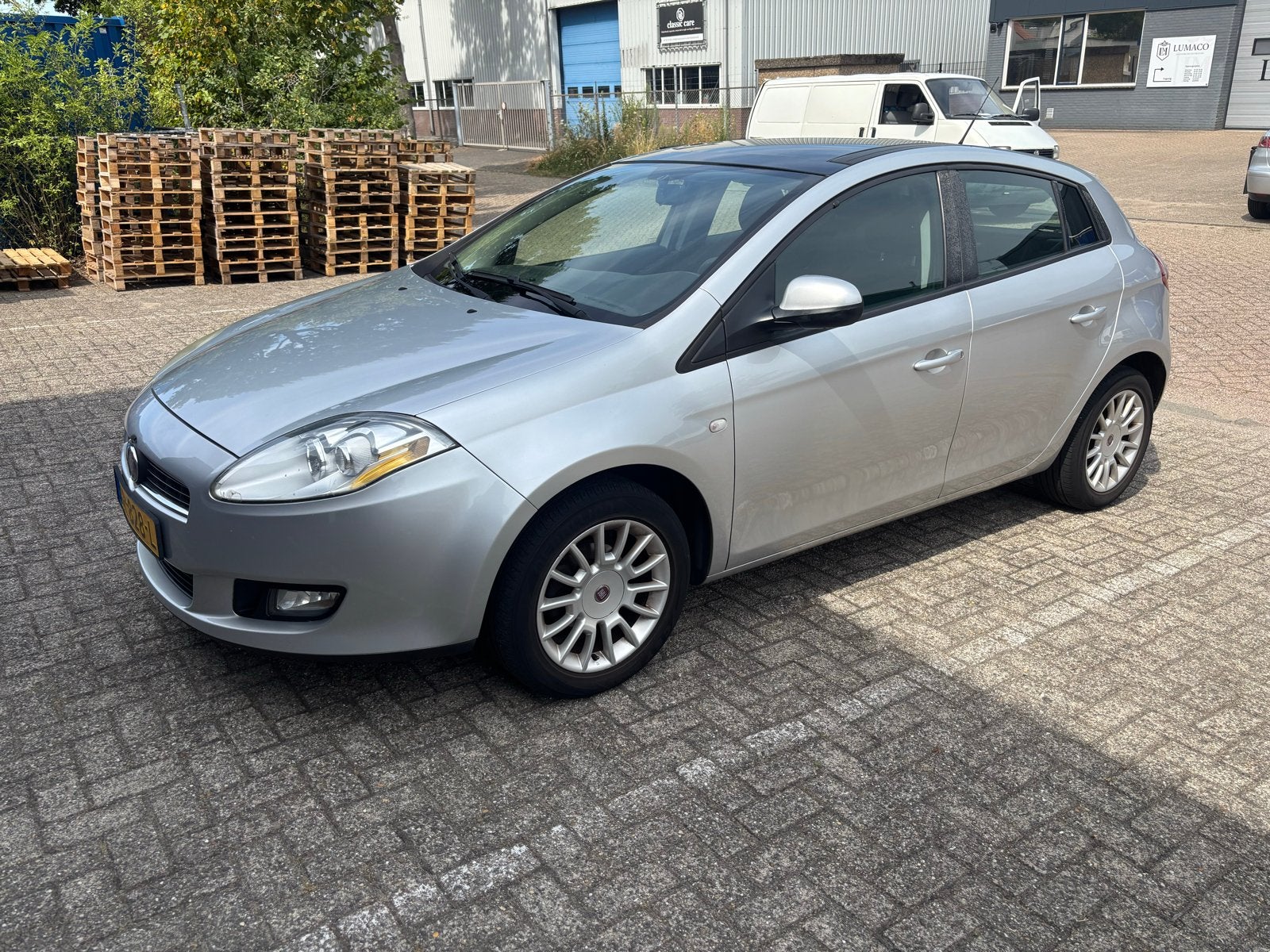 Fiat Bravo 1.4 Edizione Prima 16V 5DR 2007 Grijs, Auto's, Voorwielaandrijving, 15 km/l, Zwart, 4 cilinders