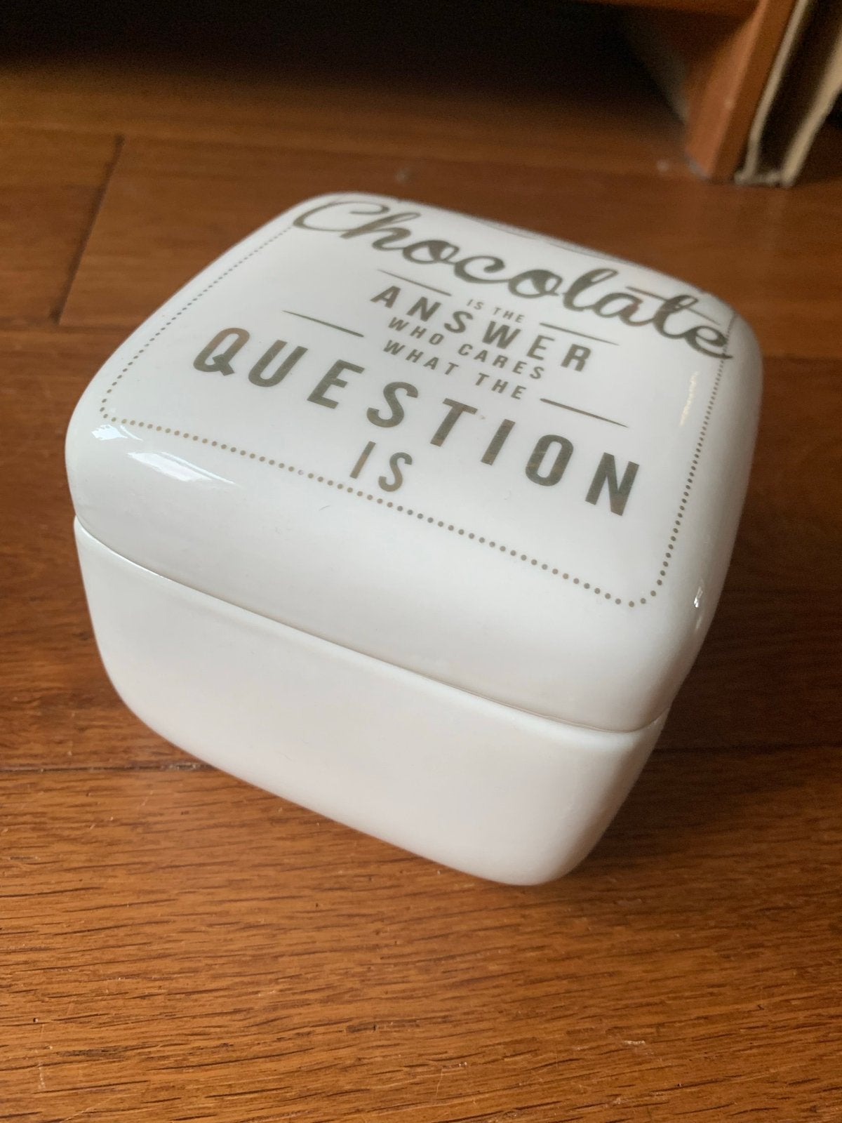 Porseleinen doosje 'Chocolate is the answer', Ophalen of Verzenden, Zo goed als nieuw, Steen/keramiek