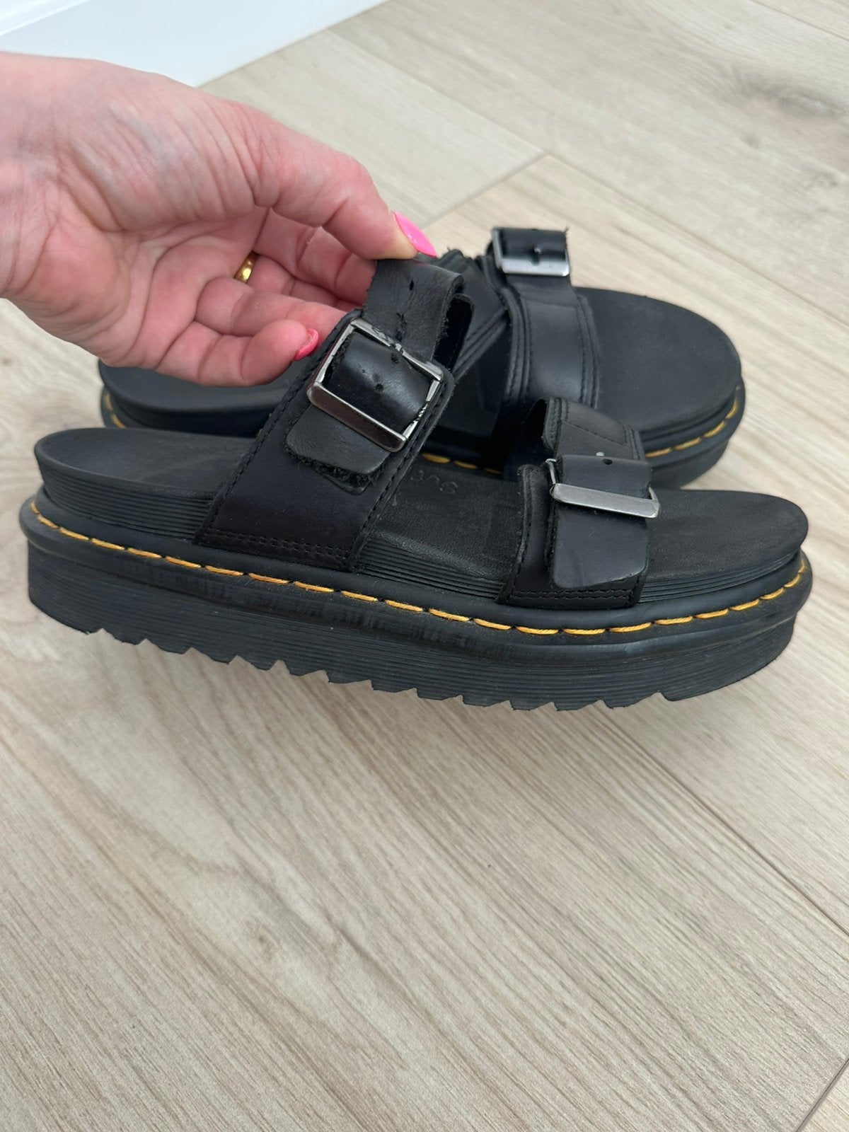 Dr martens myles brando slippers, Kleding | Dames, Schoenen, Ophalen, Gedragen, Slippers