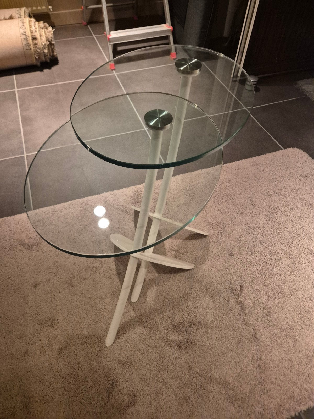 Mooie set van 2: IKEA Strind bijzettafels/salontafels – Witi, Ophalen, 50 tot 100 cm, Rond, 50 tot 100 cm