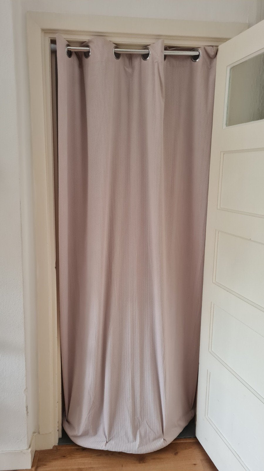 Gordijn 140x260cm met uitschuifbare roede 80-140, Huis en Inrichting, Ophalen, Met ringen, Gebruikt, Beige
