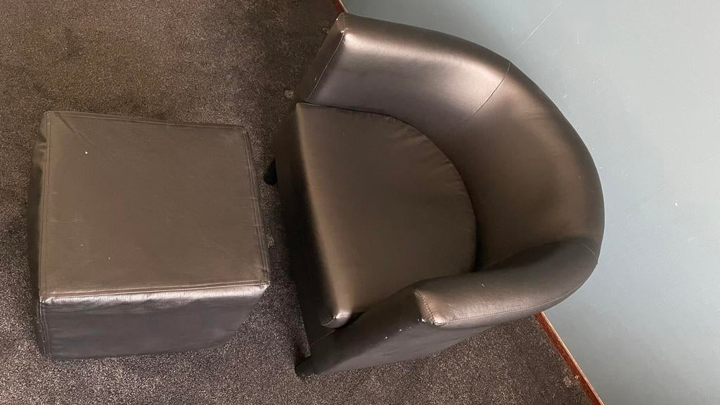 IKEA fauteuil met armleuning zwart met hocker, Huis en Inrichting, Fauteuils, Ophalen, Gebruikt, Stof, 75 tot 100 cm