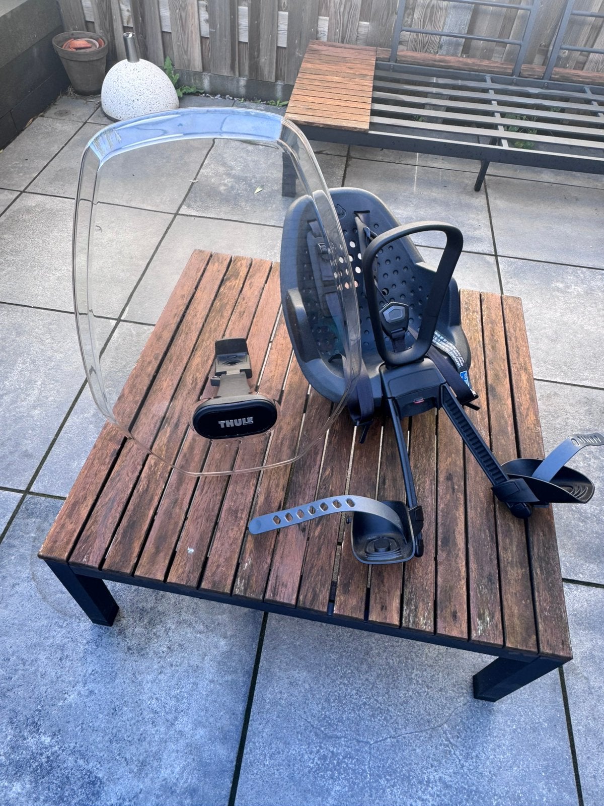 Thule Yepp 2 mini zwart voorzitje incl windscherm, Ophalen, Zo goed als nieuw