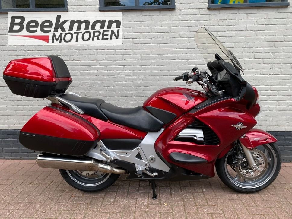 HONDA ST 1300 PAN EUROPEAN (bj 2015) 61,780 km ST1300 ABS RO, Motoren, Motoren | Honda, HONDA, 4 cilinders, Motorrijbewijs A, Bedrijf