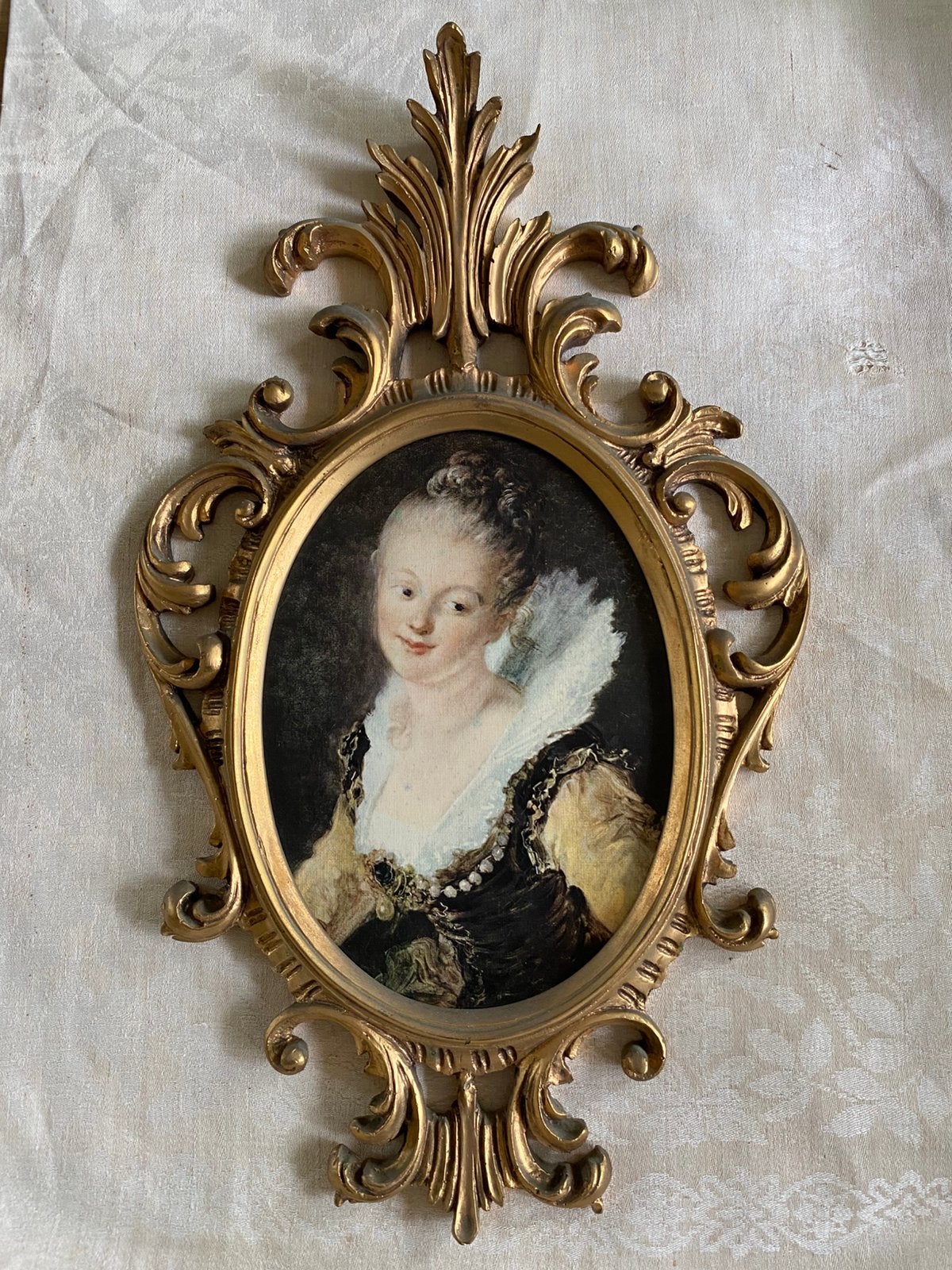 Barokke kunststof lijst met plaat portret dame, Minder dan 50 cm, Ophalen of Verzenden, 5 – 50, Print