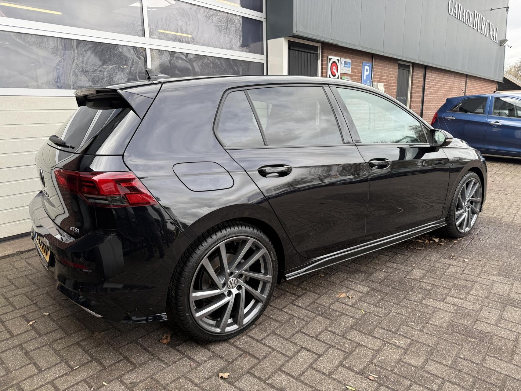Volkswagen Golf 1.5 eTSI R-Line ACC/VIRTUEEL *ALL-IN PRIJS*, Auto's, 12 maanden, 4 cilinders, Leder en Stof, Zwart