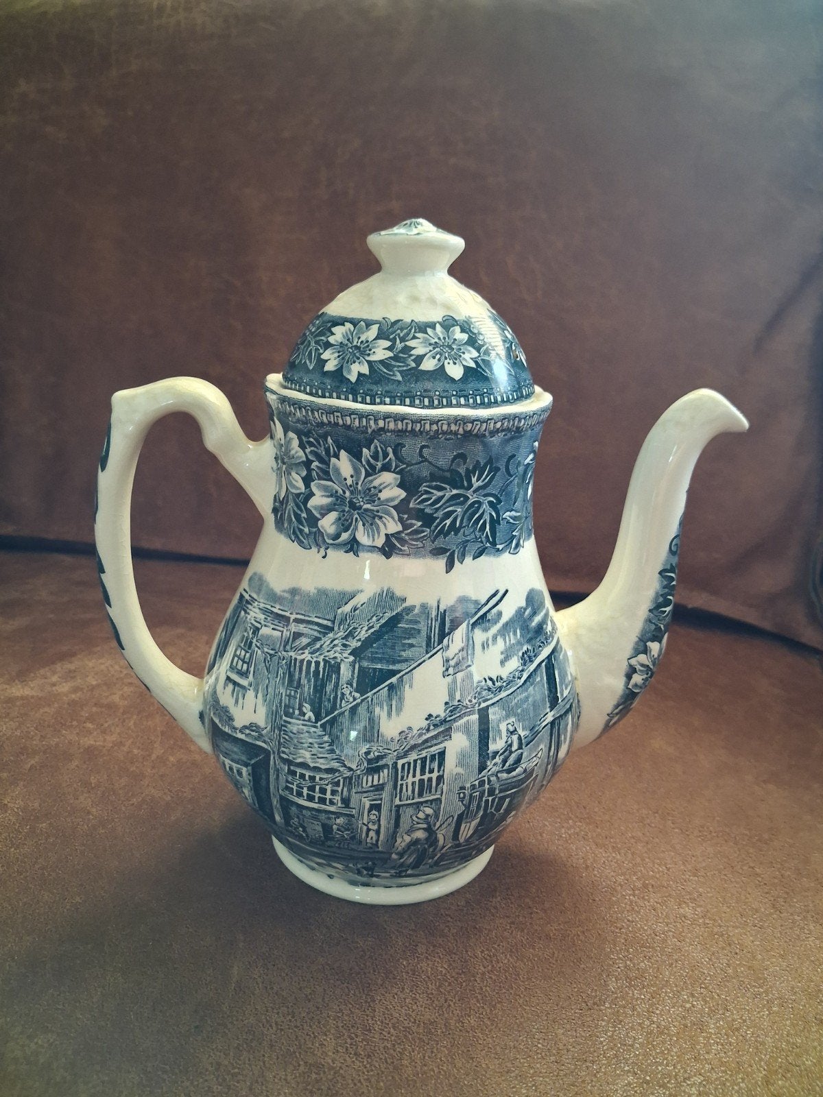 Antieke Royal Tudor Ware Coaching Taverns Theepot, Ophalen of Verzenden