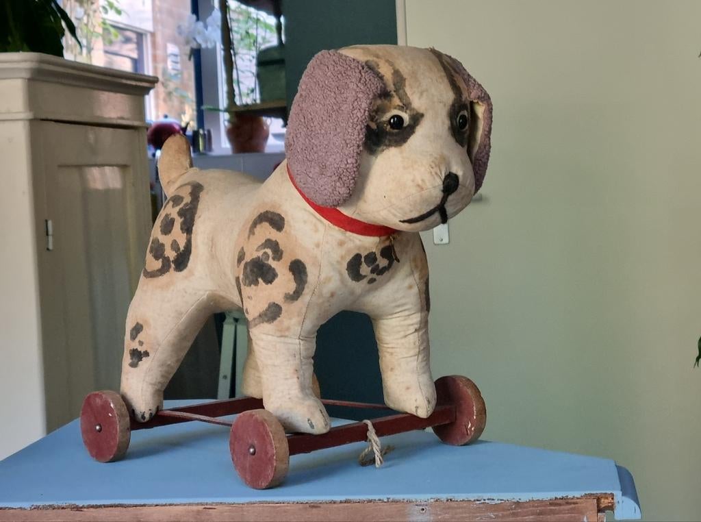 Brocante oude Franse speelgoed hond op wieltjes., Ophalen of Verzenden