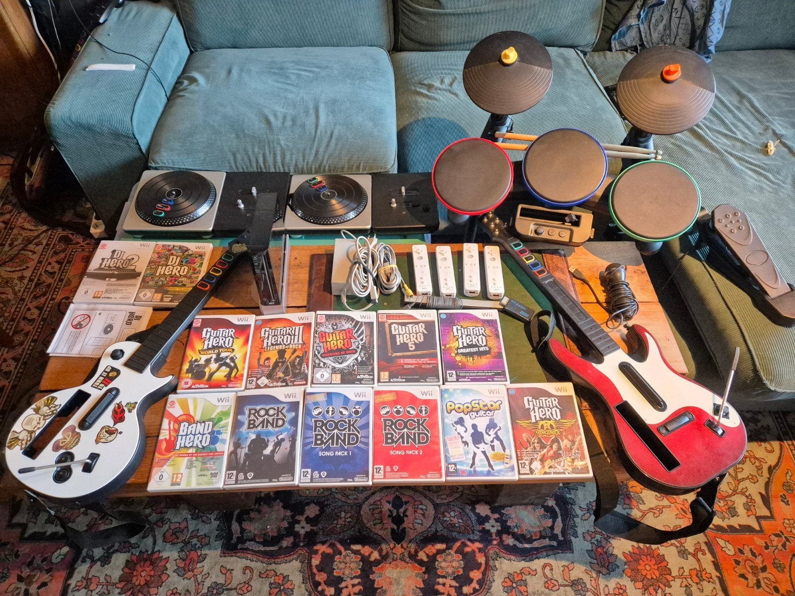 Wii giga-compleet muziekpakket – 4 speler - Plug and Plays, Spelcomputers en Games, Ophalen of Verzenden, Gebruikt, Met 3 controllers of meer