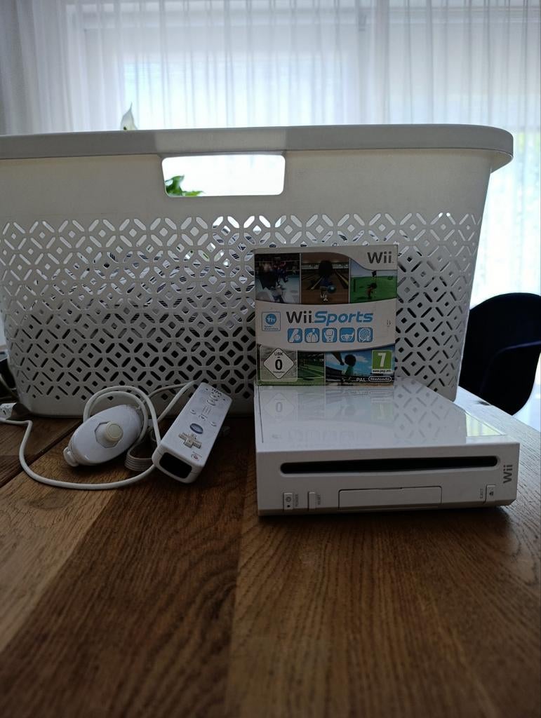 Wii wit + controller set +wii sports, Spelcomputers en Games, Spelcomputers | Nintendo Wii, Gebruikt, Met 1 controller, Met games