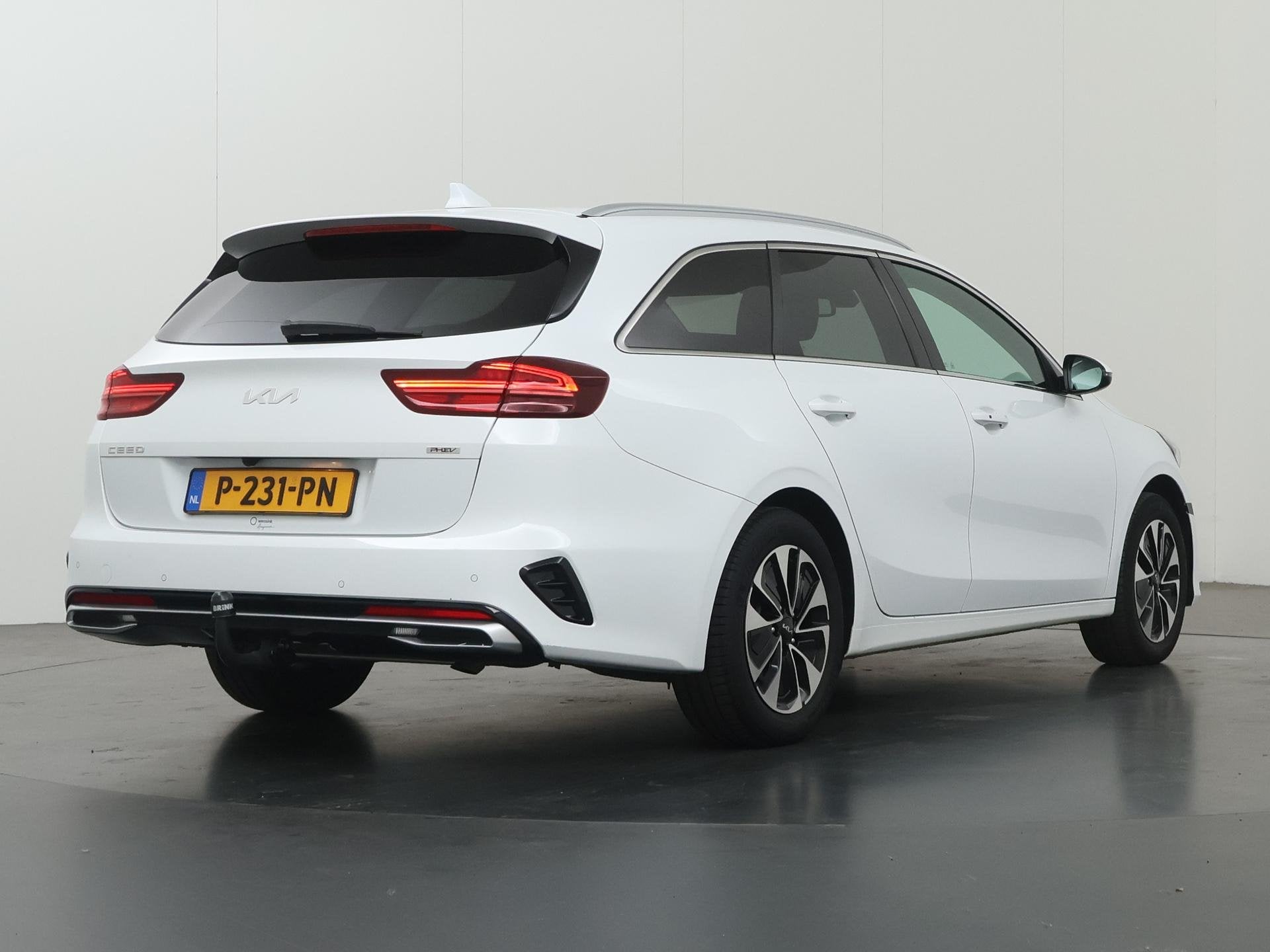 Kia Ceed Sportswagon 1.6 GDI PHEV DynamicPlusLine | Trekhaak, Gebruikt, Leder en Stof, Wit, 1508 kg
