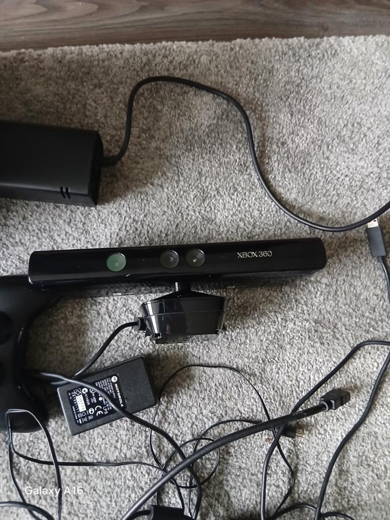 Xbox 360 S met Kinect, 2 controllers en 10 games, Spelcomputers en Games, Spelcomputers | Xbox 360, Ophalen, Met 2 controllers