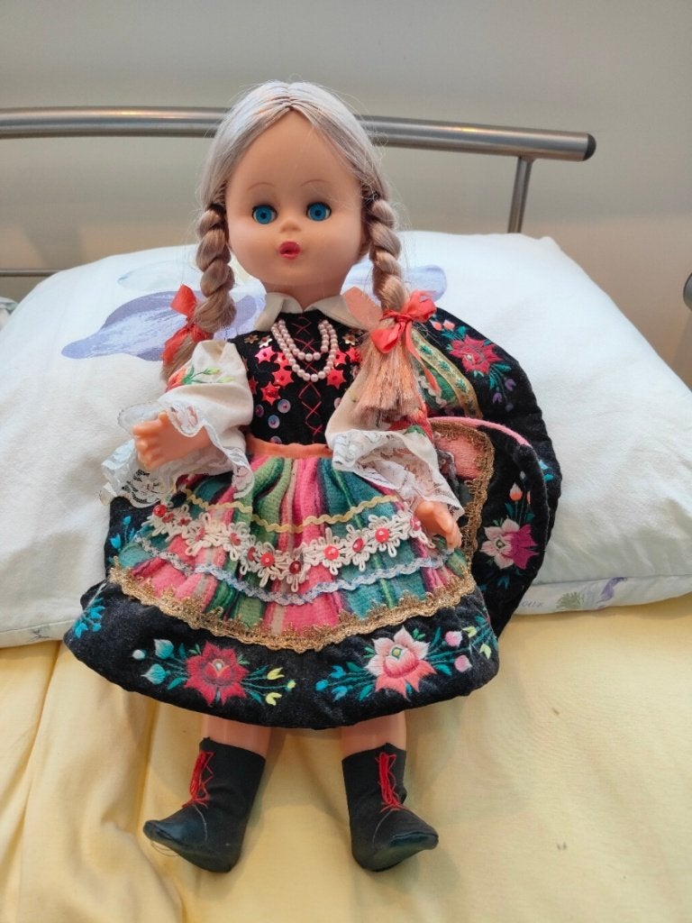 Pop in traditionele klederdracht - 50 cm, Verzamelen, Ophalen of Verzenden, Zo goed als nieuw, Pop
