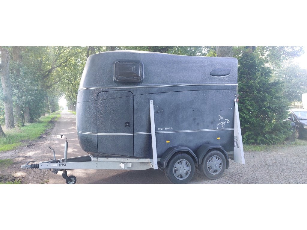 2 paards polyester Stema trailer, Gebruikt, Polyester, 2-paards trailer