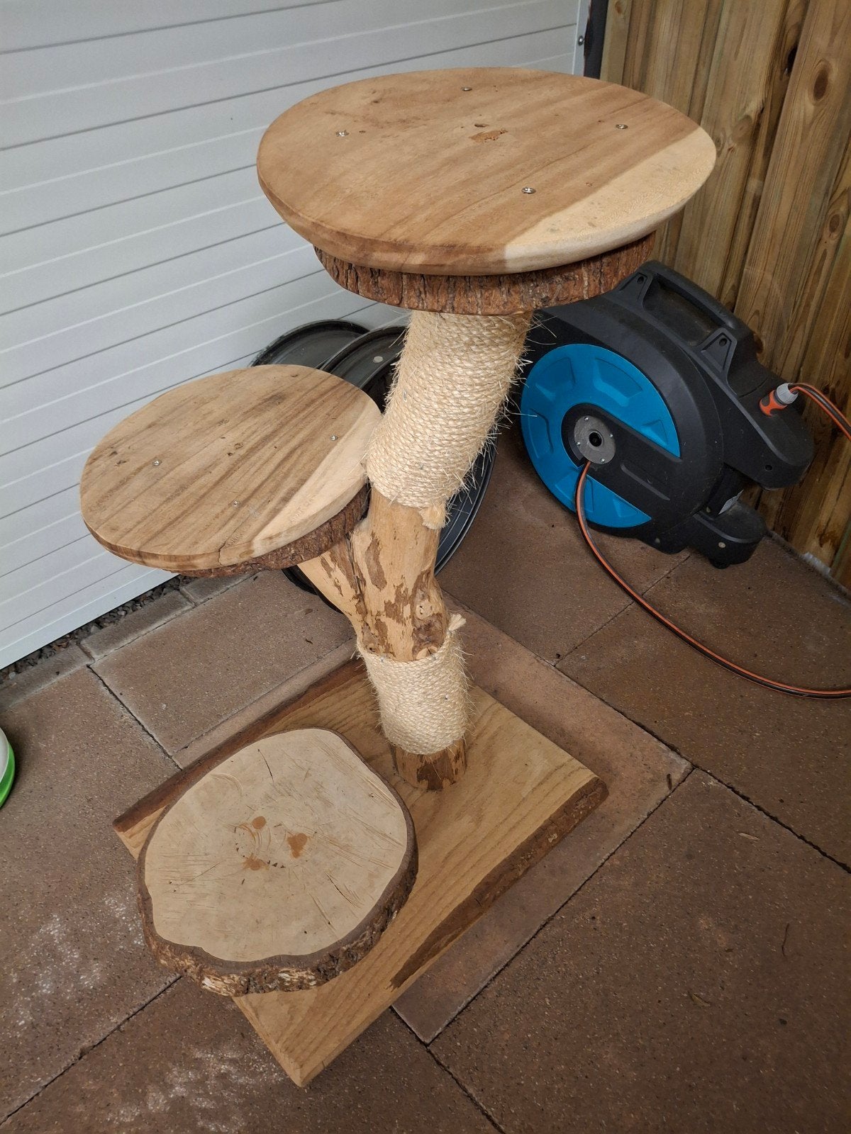 houten krabpaal met sisal touw en grote voet, Dieren en Toebehoren, Krabmeubelen, Ophalen, Zo goed als nieuw, Krabpaal