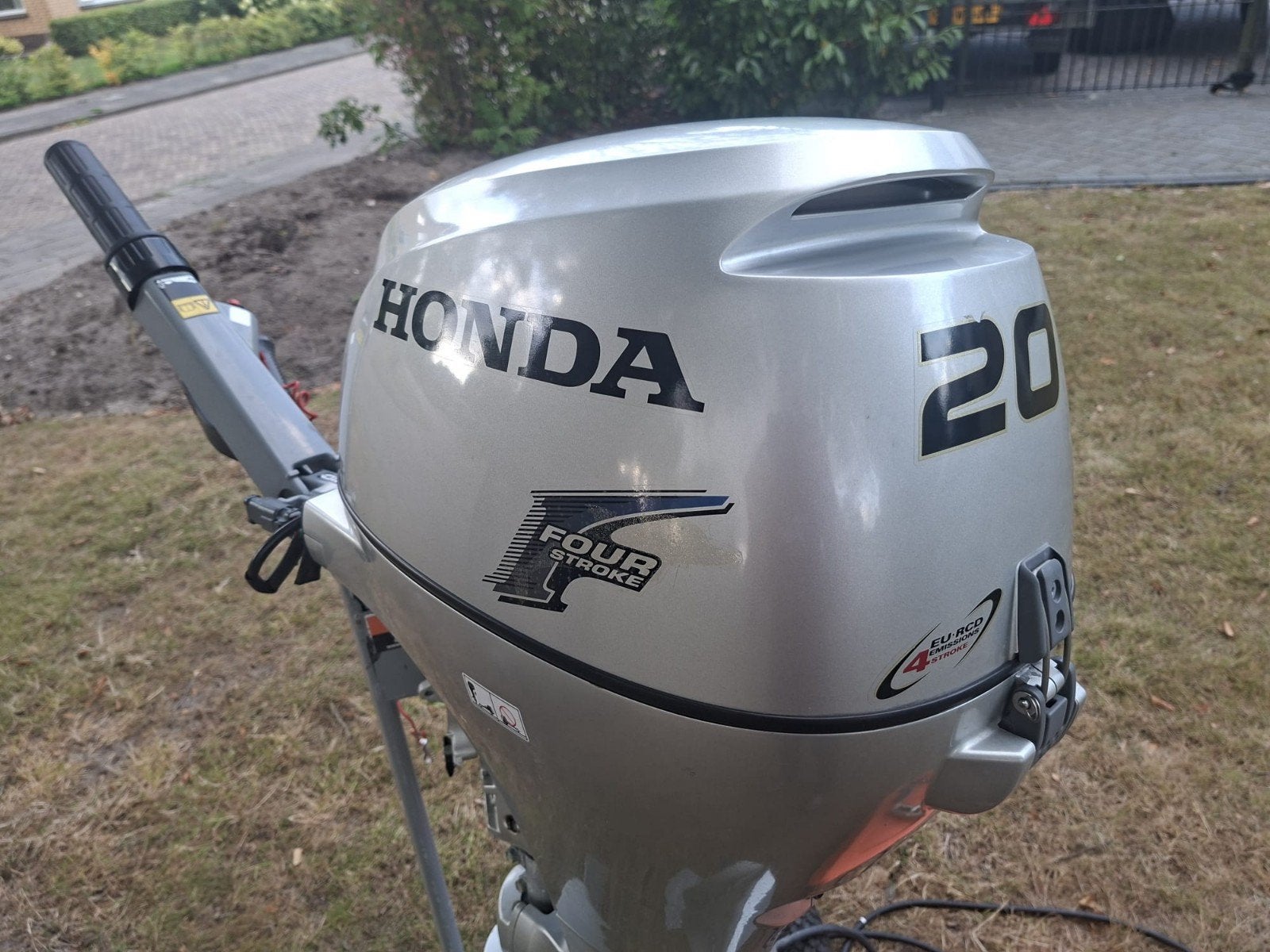 Honda buitenboordmotor 20 pk met tank en houten bok, Ophalen, 10 tot 30 pk, Gebruikt, Viertaktmotor