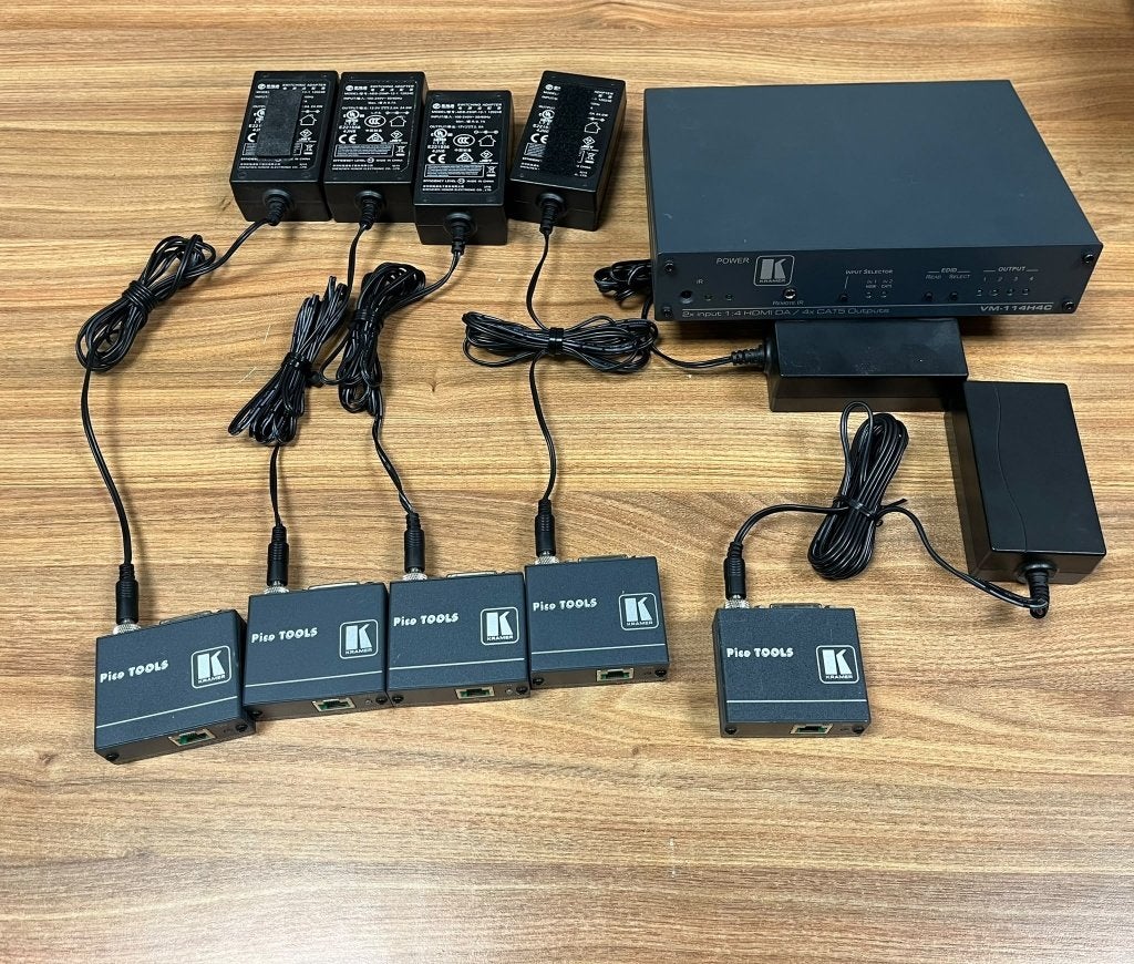 Kramer VM-1 14H4C SET | DVI CAT 5 Distributie, Ophalen of Verzenden, Gebruikt, Audio