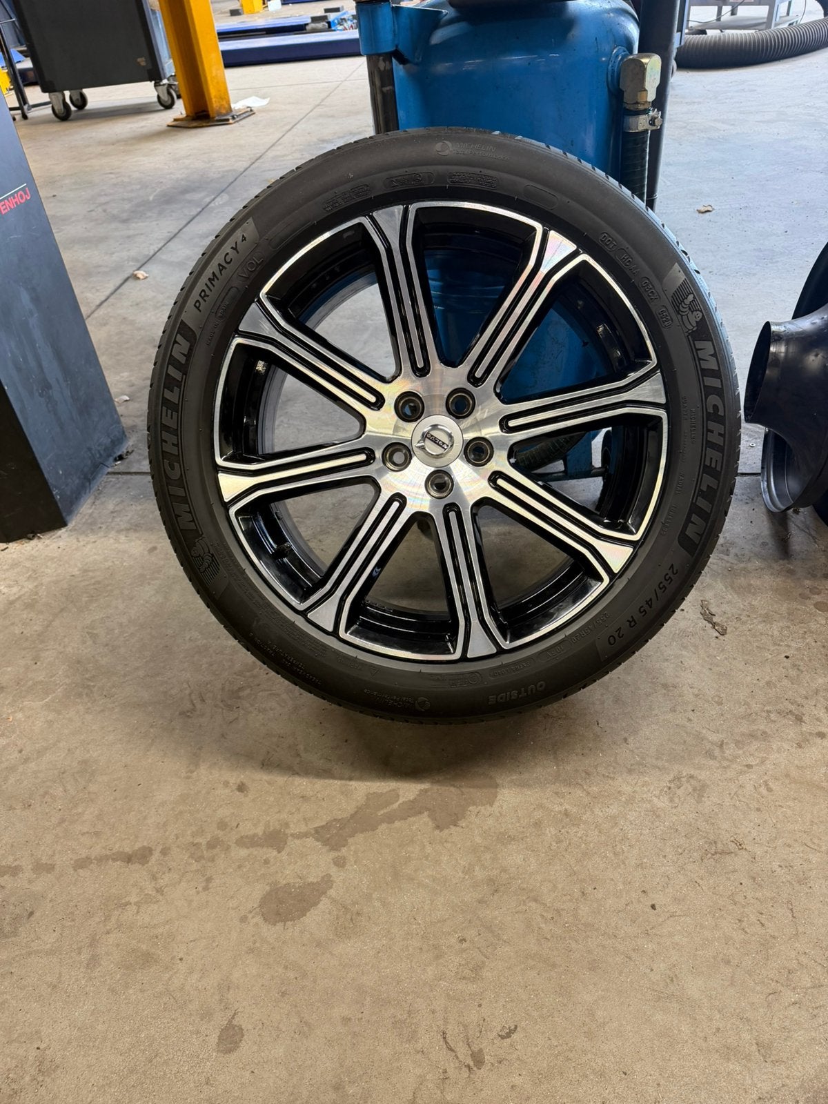 Volvo xc60 velgen met banden 5x108 bijna nieuw, Auto-onderdelen, Banden en Velgen, Ophalen, 255 mm, Nieuw, Band(en)