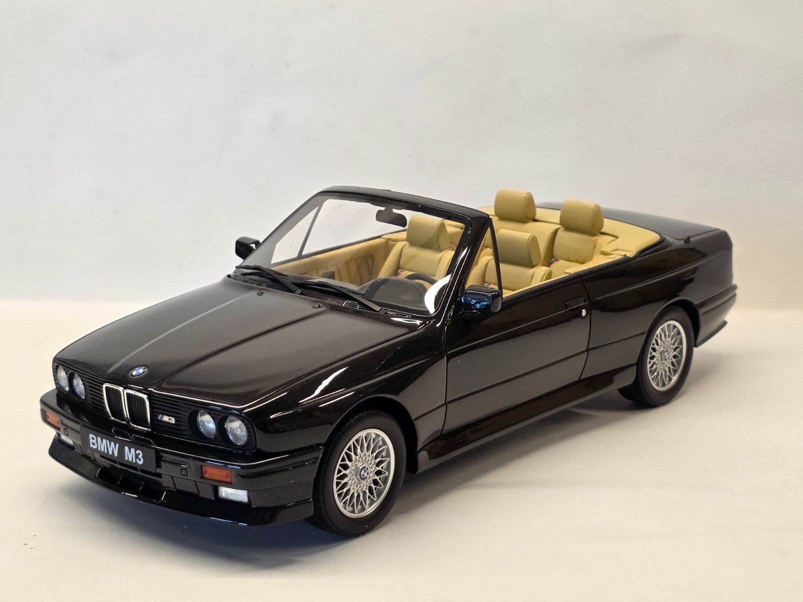 Ottomobile BMW E30 M3 Cabrio 1:18, Hobby en Vrije tijd, Modelauto's | 1:18, OttOMobile, Auto, Nieuw, Ophalen of Verzenden