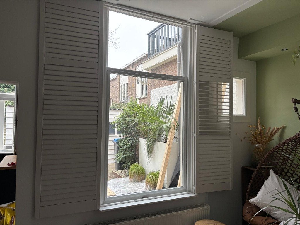 Shutter, shutters, 2 maten, Ophalen, Hout, Zo goed als nieuw, 130 cm