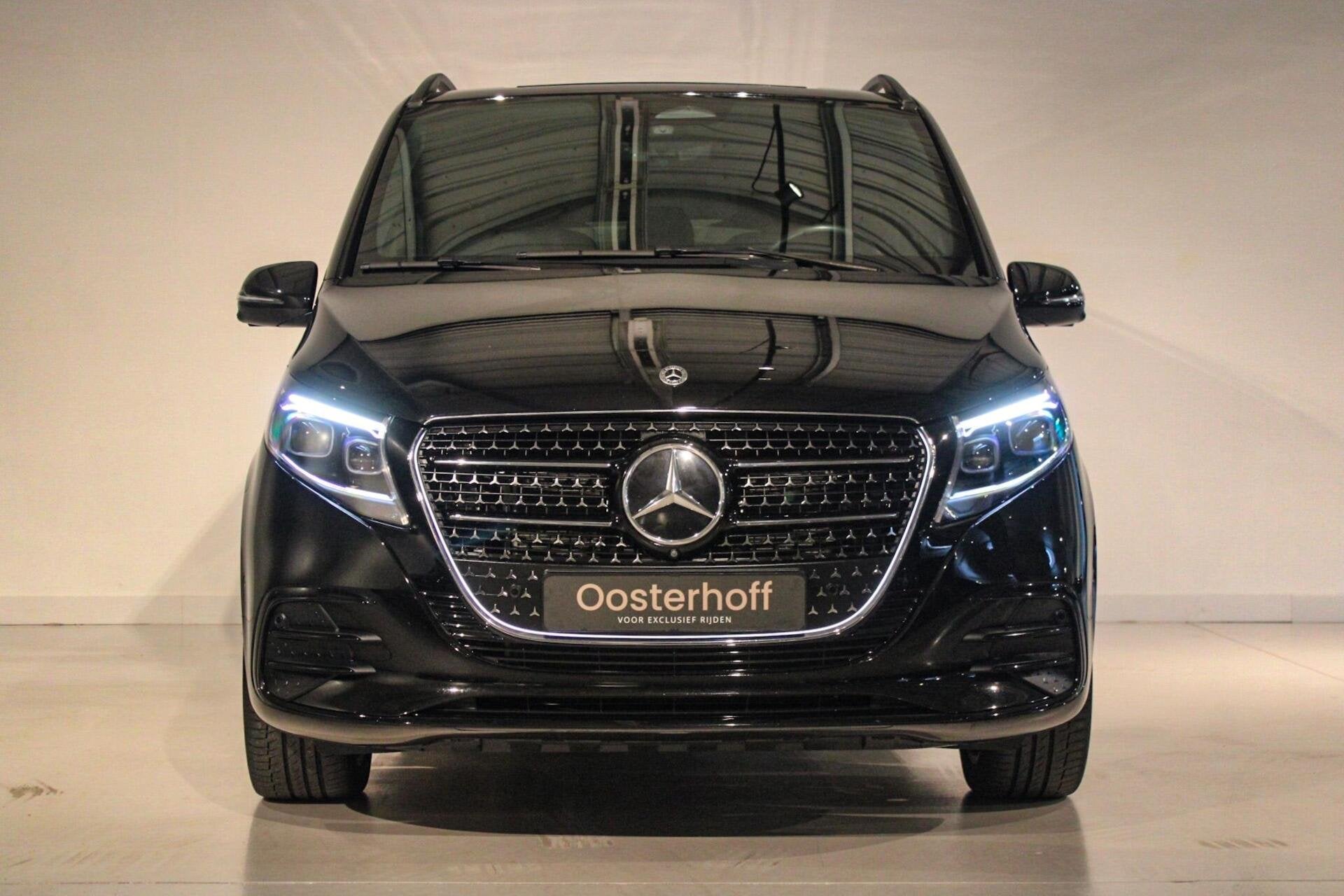 Mercedes V-klasse 300d 4-MATIC Extra Lang DC AMG BURM | LUCH, Auto's, Automaat, Dealer onderhouden, Gebruikt, 4 cilinders