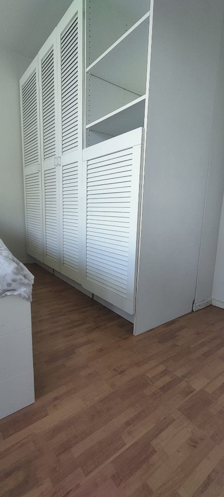 Kledingkast/linnenkast wit 197 cm breed louvredeurtjes, Ophalen, Met deur(en), Gebruikt, 200 cm of meer