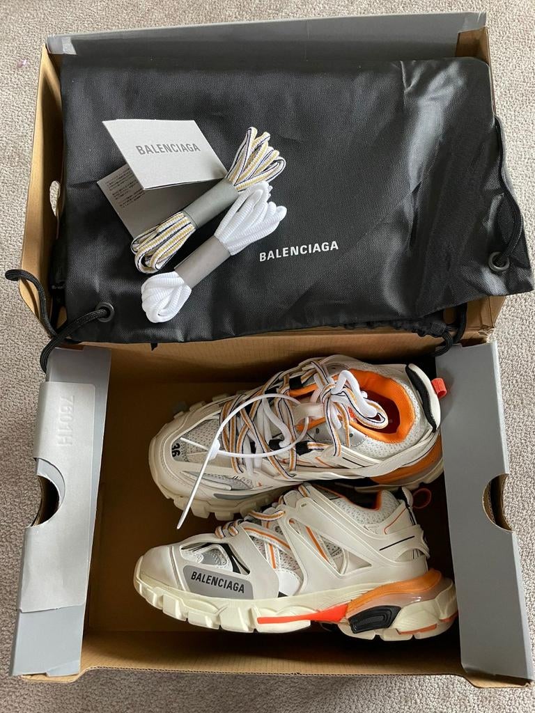 Balenciaga track orange/white maat 43 voorraad af te halen, Kleding | Heren, Schoenen, Wit, Nieuw, Ophalen of Verzenden, Sneakers of Gympen