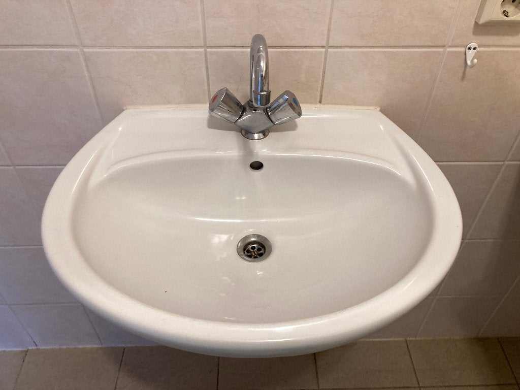 wasbakken en wc's, Ophalen, Gebruikt, Steen, Wastafel