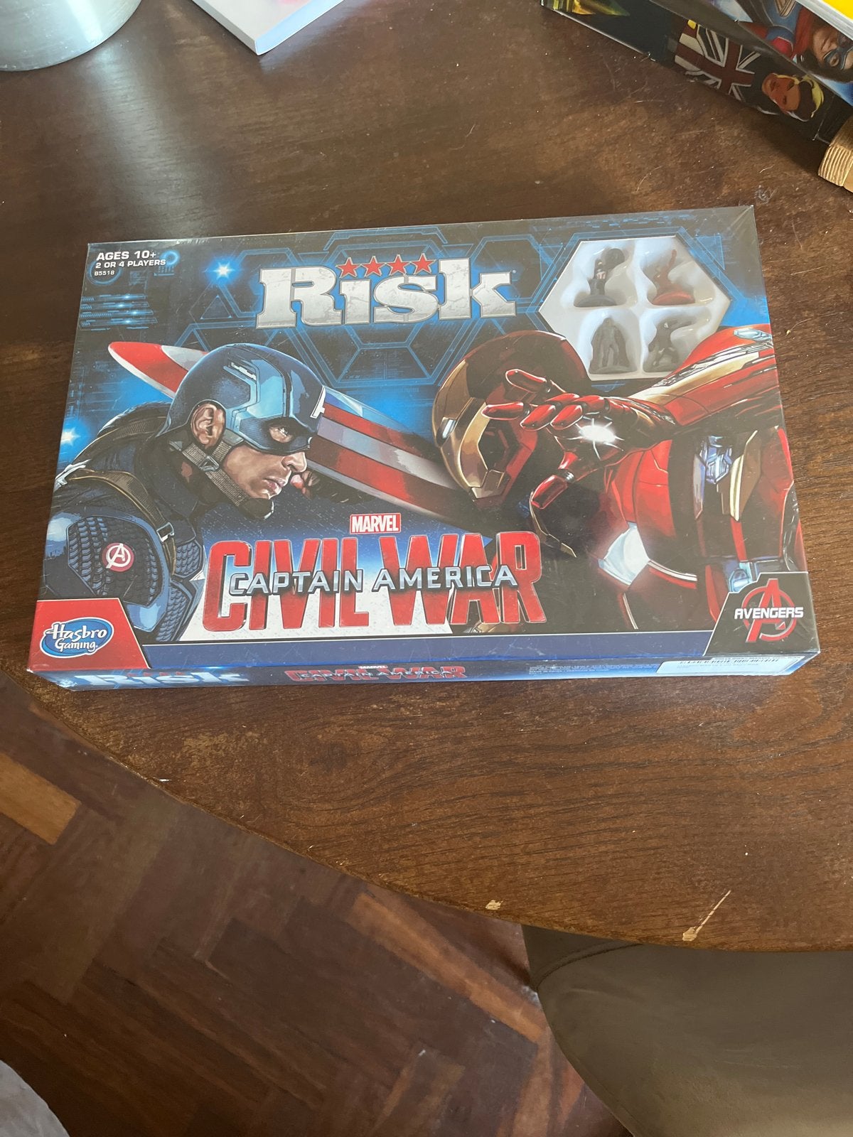Risk: Captain America Civil War Bordspel, Drie of vier spelers, Ophalen of Verzenden, Zo goed als nieuw