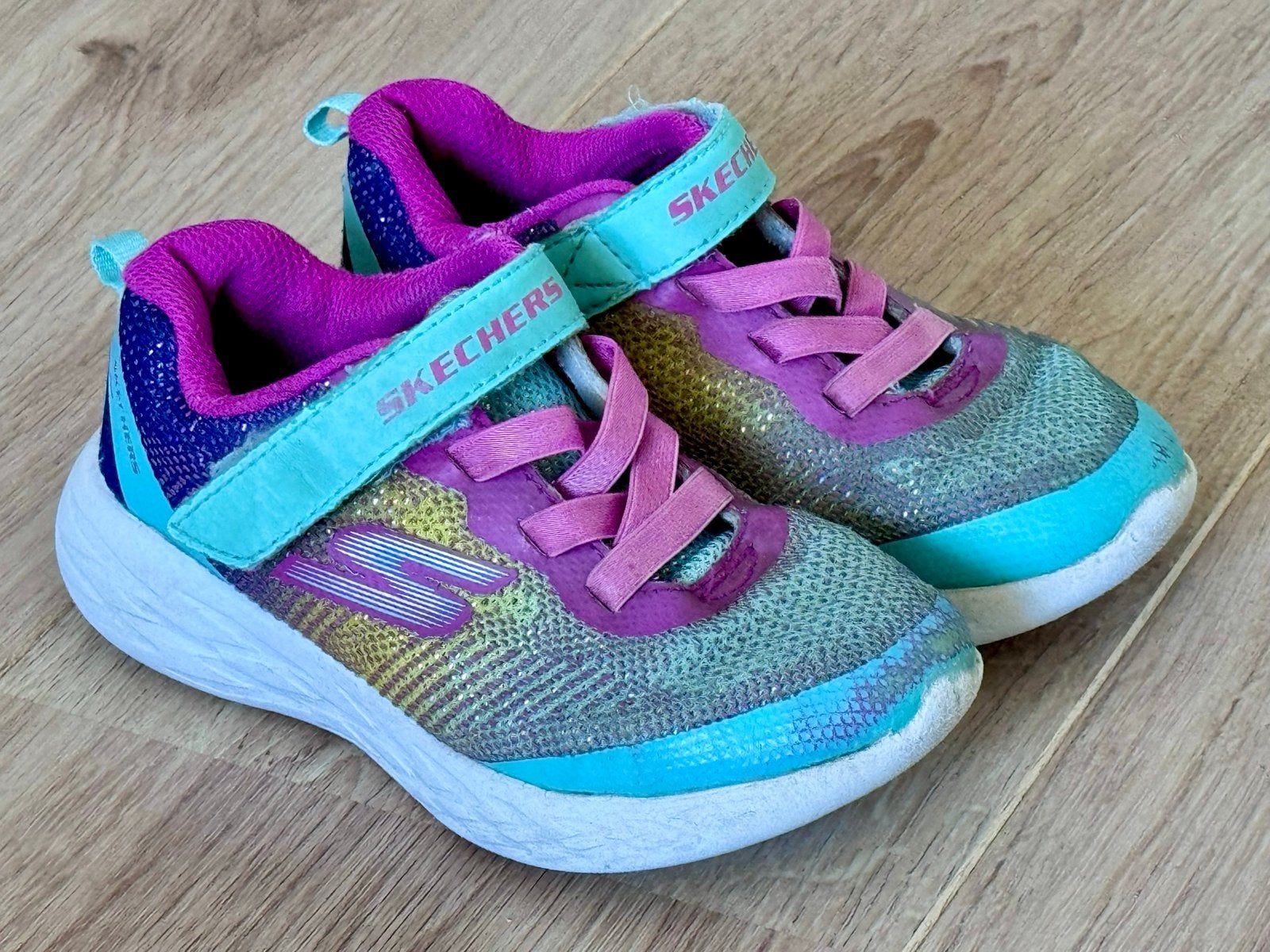 Skechers sportschoenen maat 26 met klittenband, Ophalen of Verzenden, Gebruikt, Jongen of Meisje, Sportschoenen