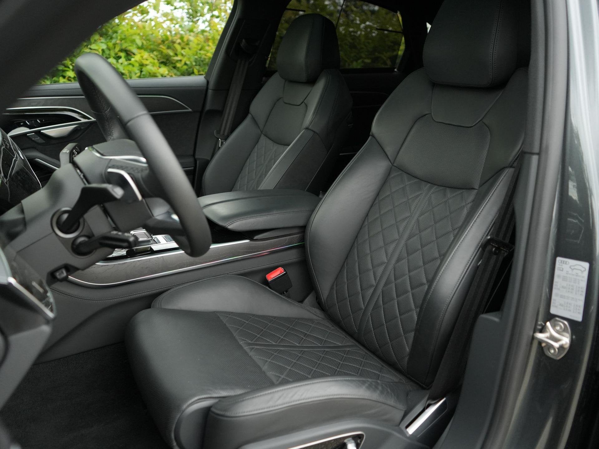 Foto 48 van Audi A8 S-Line 60 TFSI e 462 PK QUATTRO | Vierwielbesturing