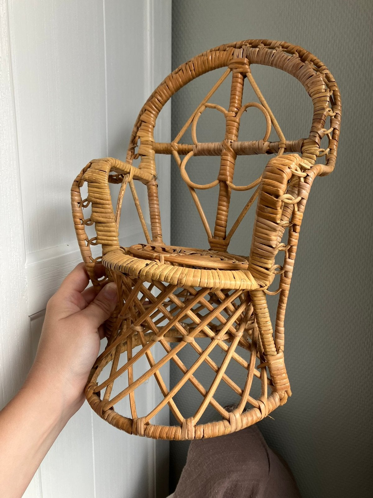Riet rieten rotan pauwenstoel mini klein stoel poppen deco, Ophalen of Verzenden, Zo goed als nieuw