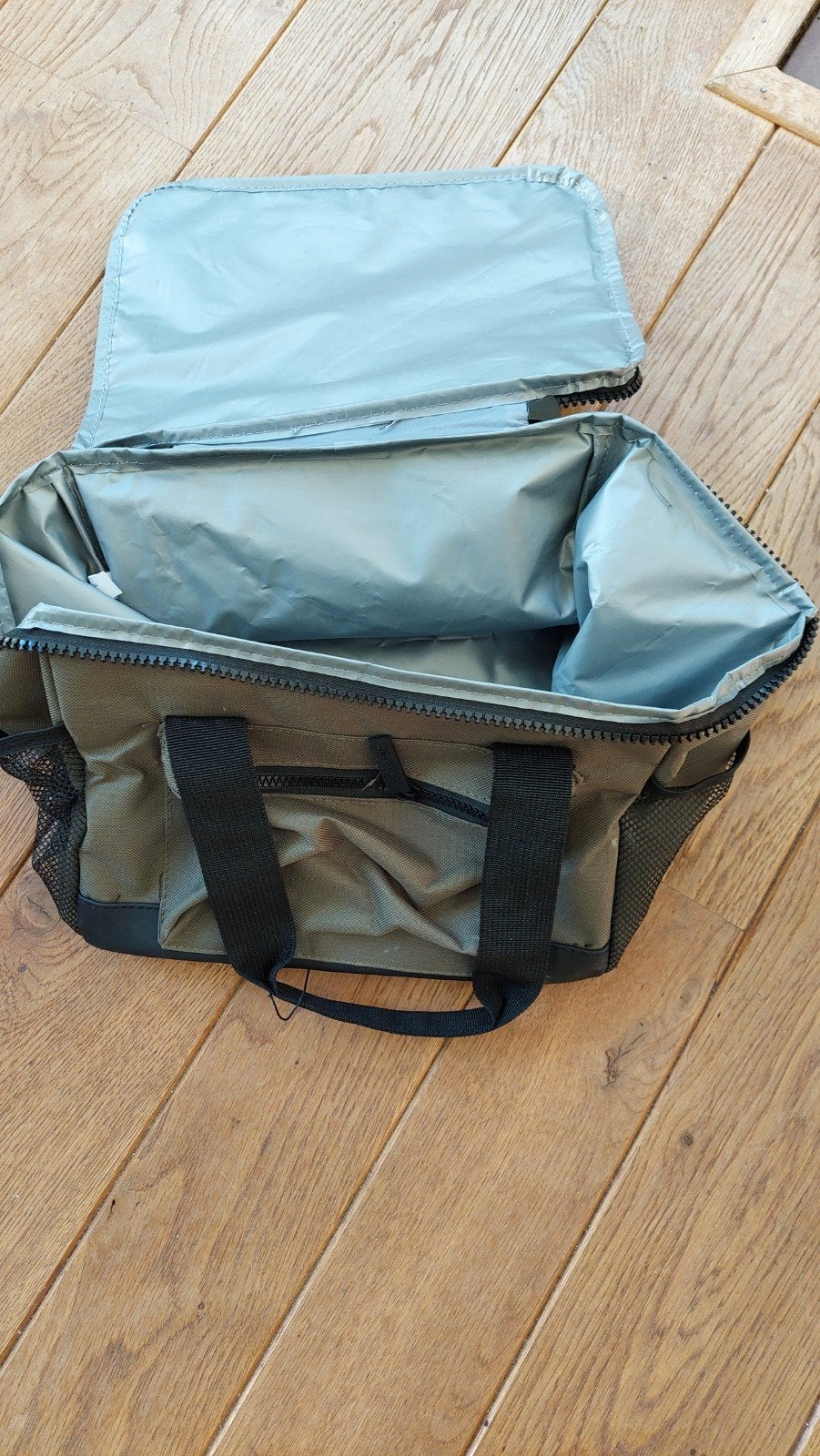 Koeltas van gerecyclede PET flessen - Simply Green, Caravans en Kamperen, Ophalen of Verzenden, Zo goed als nieuw, Koeltas, Koelelement