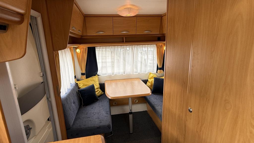 Chateau Calista CT 430 bouwjaar 2004 met voortent en luifel, Chateau, Schokbreker, Bedrijf, 750 - 1000 kg