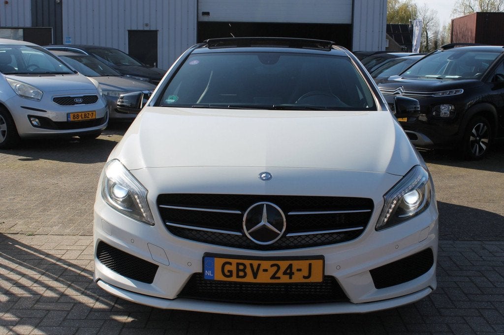 Mercedes-Benz A-klasse 200 AMG Pano Xenon PDC Cruise Clima T, Auto's, Mercedes-Benz, Gebruikt, Wit, 1595 cc, 19 km/l