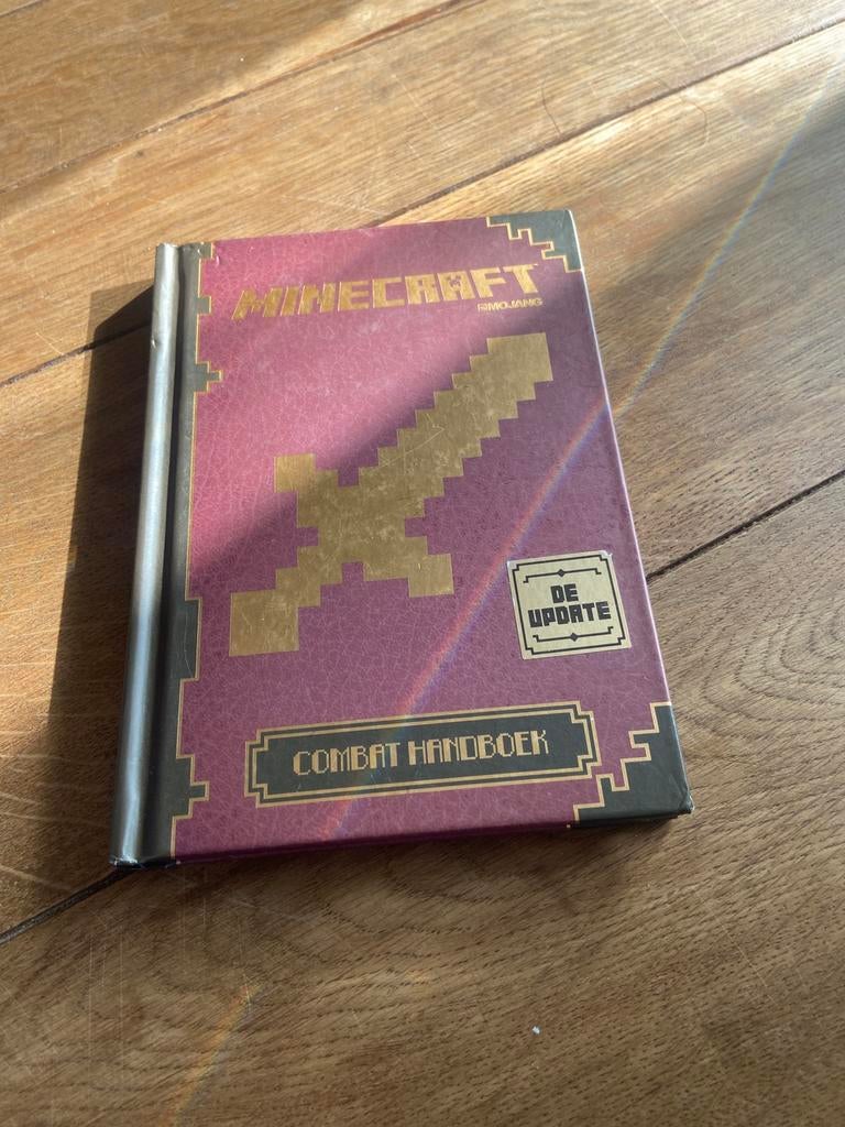 Minecraft combat handboek, Ophalen of Verzenden, Zo goed als nieuw