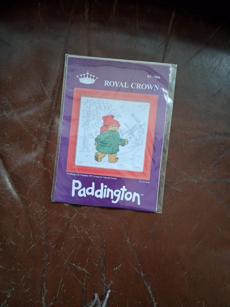 Te koop borduur pakketje paddington. 12x12cm., Ophalen of Verzenden, Borduurpakket