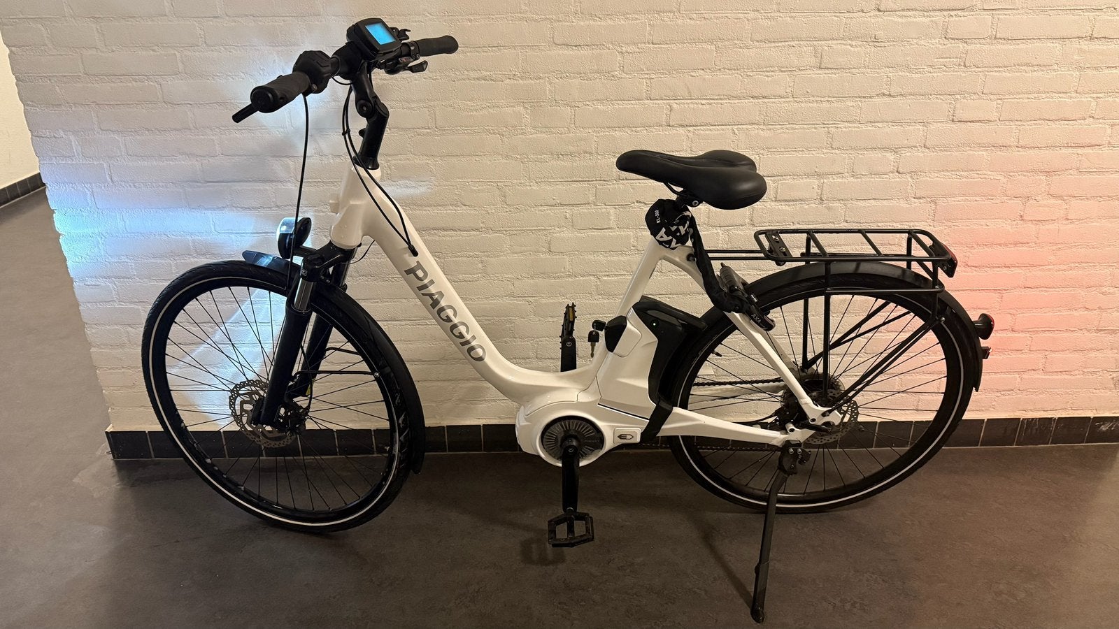 Piaggio Wi-Bike Uni Deore Comfort Bianco Lucido 9-speed MM, Versnellingen, Zo goed als nieuw, 0 zitjes, Ophalen