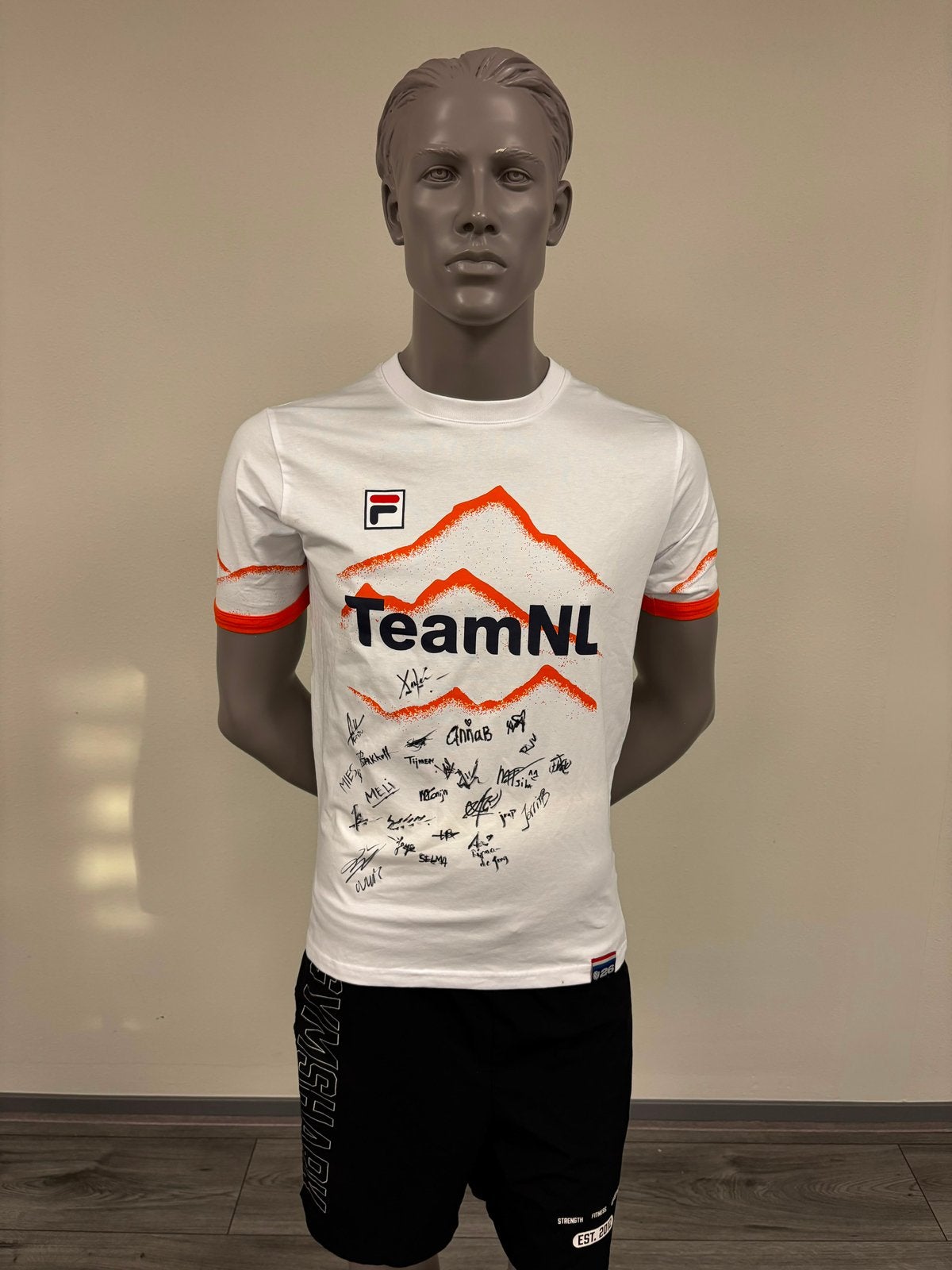 Gesigneerd TeamNL shirt Olympische Spelen Milaan 2026, Ophalen of Verzenden, Zo goed als nieuw, Overige typen, Overige merken