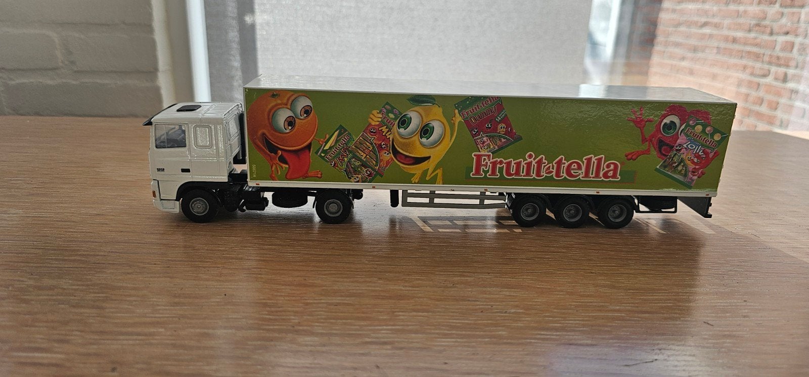 TE KOOP MOOIE LIONTOYS DAF XF FRUIT-TELLA SCHAAL1:50, Ophalen of Verzenden, Zo goed als nieuw, Bus of Vrachtwagen, Lion Toys