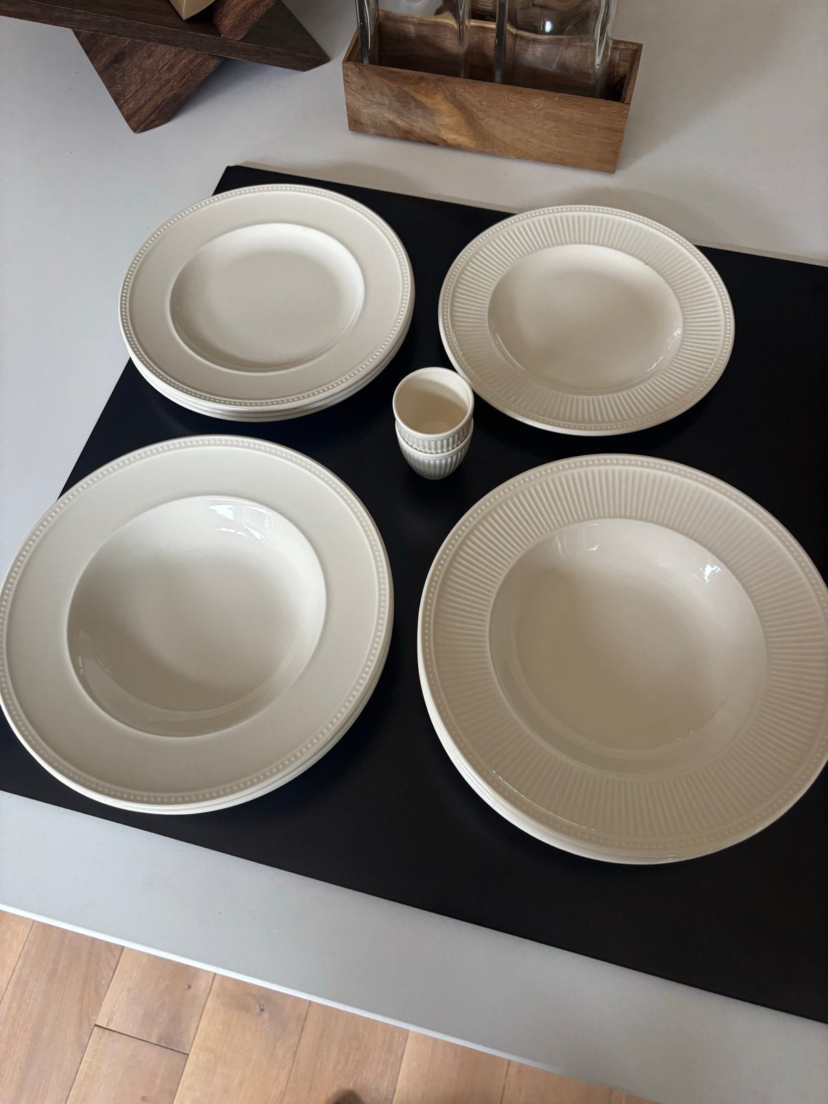 Restanten wedgewood windsor, Ophalen, Zo goed als nieuw, Keramiek, Bord(en)
