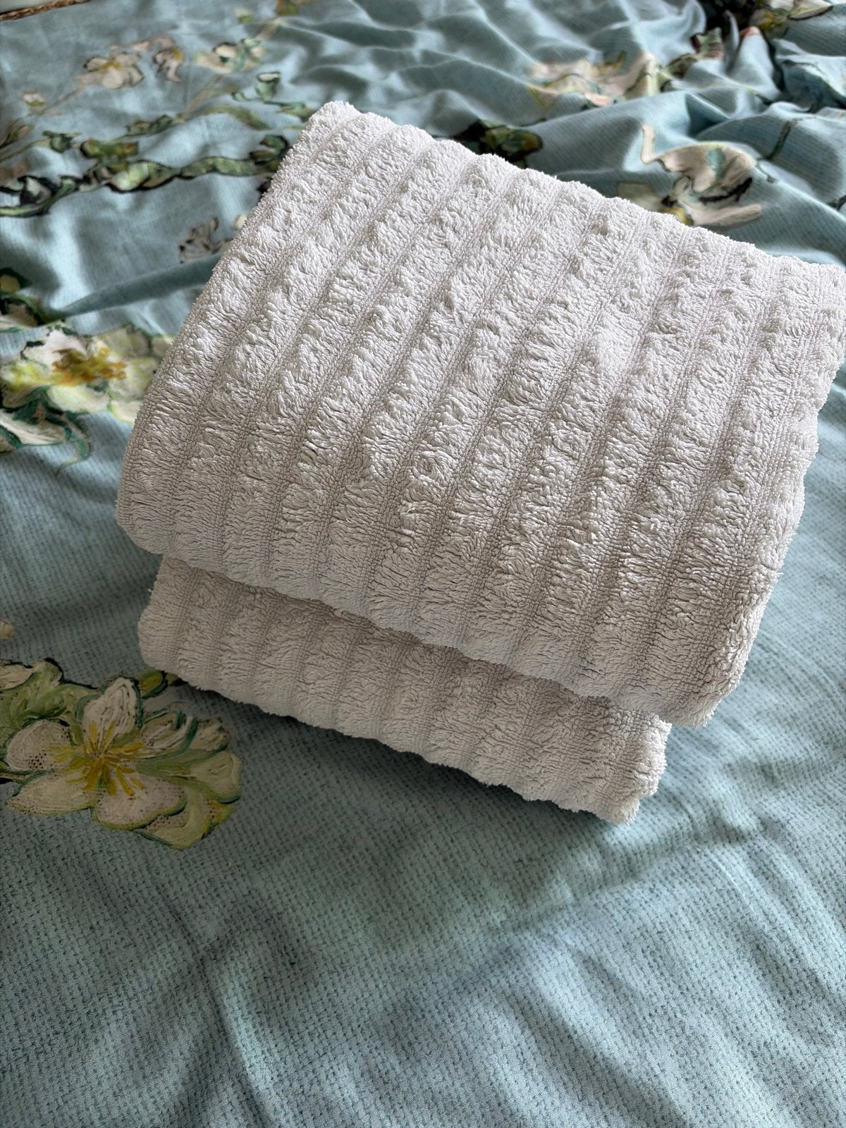 Witte handdoek met lichte gebruikssporen, Ophalen, Gebruikt, Wit, Handdoek
