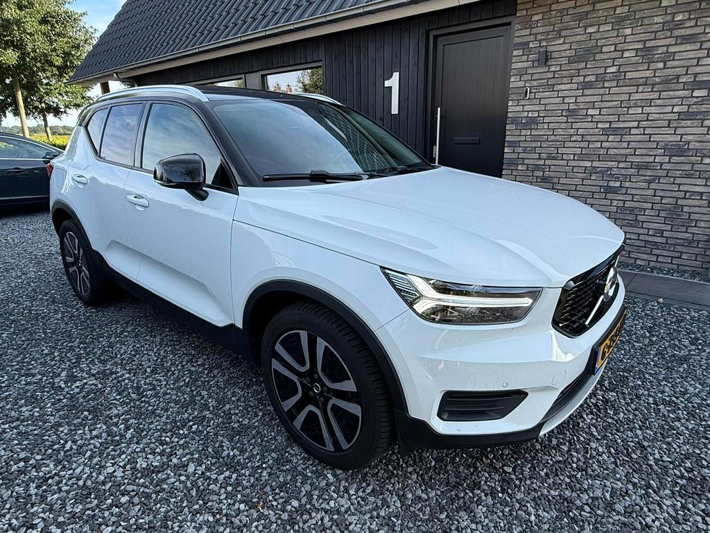 XC40 T3 163pk Aut. Momentum Pro R-Design PANO + PILOT ASS, 1525 kg, Leder en Stof, Particulier, SUV of Terreinwagen