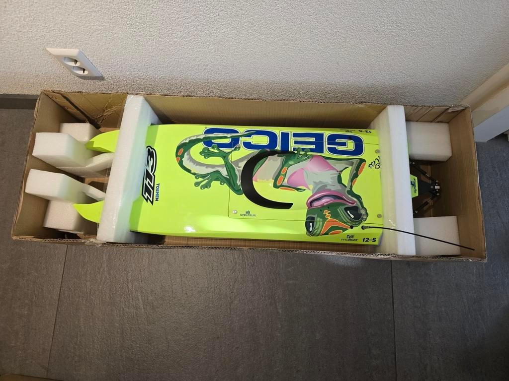 Proboat Miss GEICO Zelos 36″ Twin Brushless catamaran RTR, Ophalen, Gebruikt